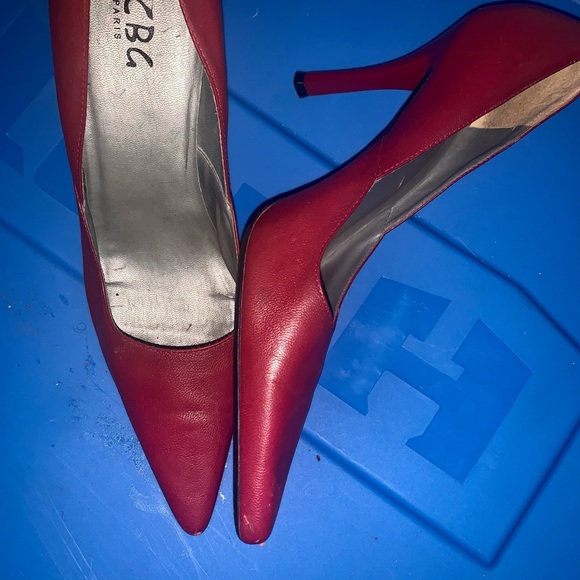 Red Pointed Heels - Picture 3 of 3